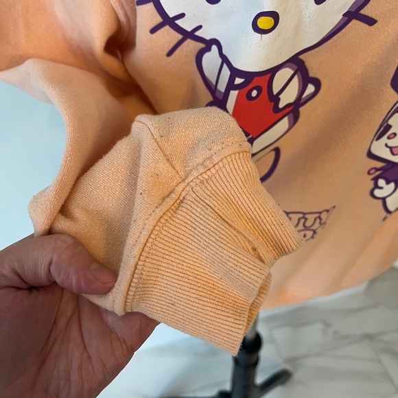 Women’s hello kitty sweatshirt - Picture 4 of 7